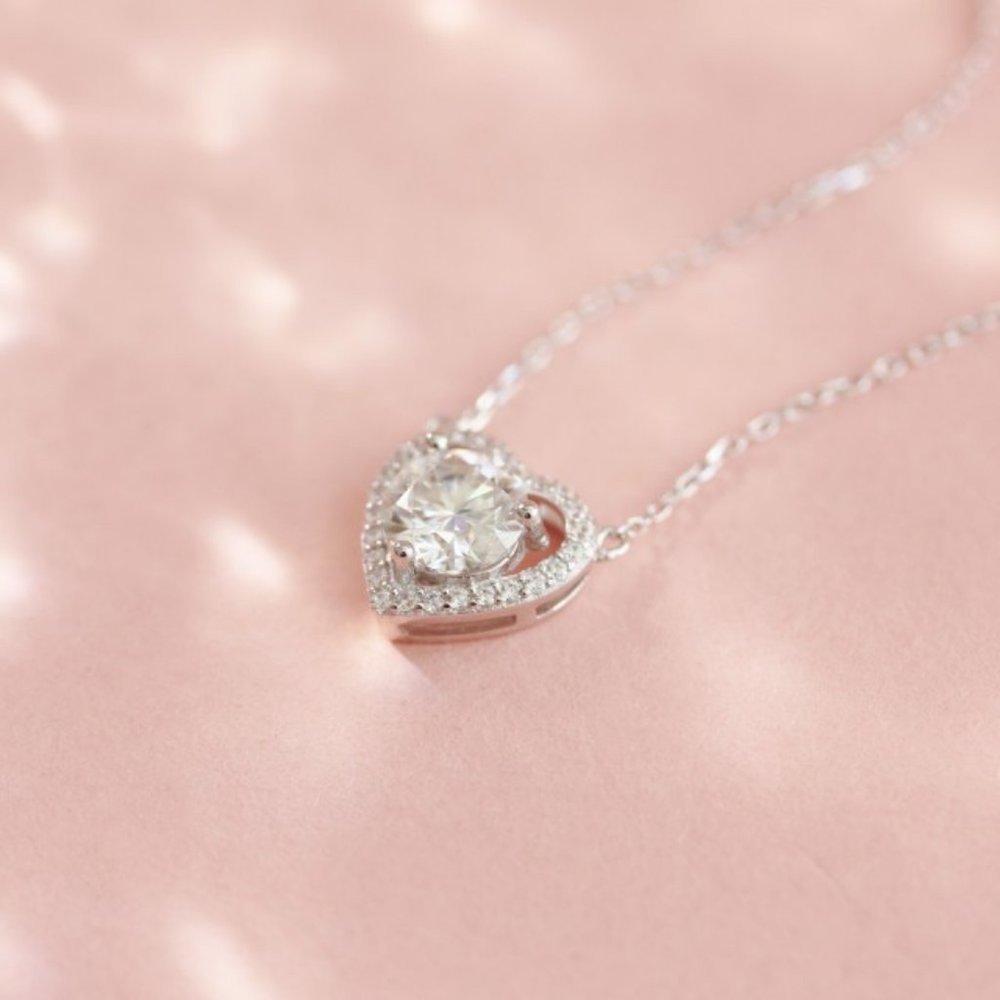 Certified 1ct. t.w.  Moissanite Diamond Heart Necklace NEW - Picture 10 of 13